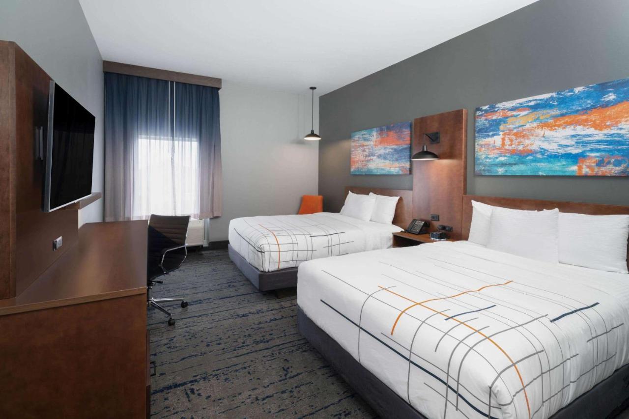 La Quinta & By Wyndham Ne - Old Henry Rd Hotel